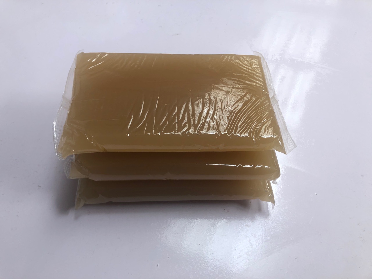 蛋白膠的泡沫比較多，可以選擇蛋白膠消泡劑